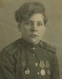 Фронтовая фотография Марии Ивановны Рудник. 1943 год, 14 лет.